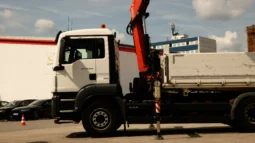 
										LKW mit Kran full									